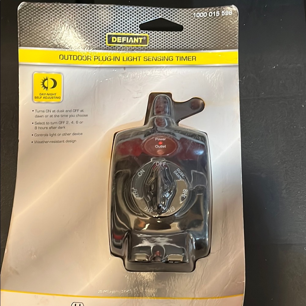 Defiant Outdoor Plug-In Light Sensing Timer - Black